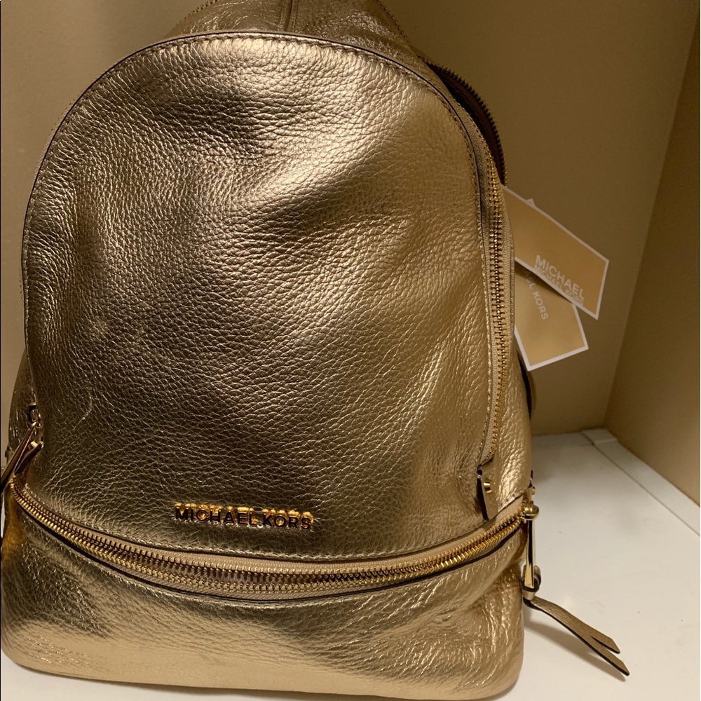 COLLECTORS Michael Kors Pale Gold Med Backpack